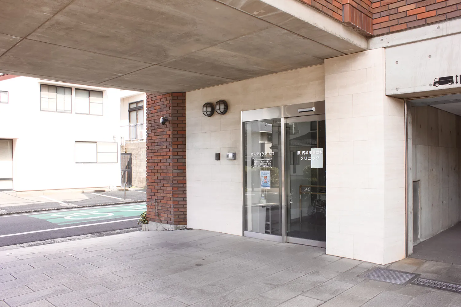 エレベーター入口